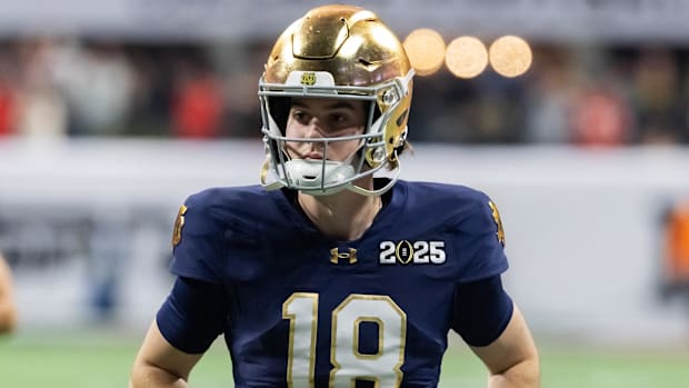 Notre Dame Fighting Irish quarterback Steve Angeli
