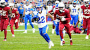 Los Angeles Rams running back Blake Corum (22) runs for a touchdown against the Arizona Cardinals in the second half at State Farm Stadium on Dec 7, 2025, in Glendale, Ariz.