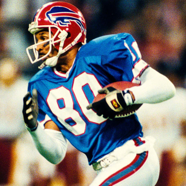 Former Buffalo Bills wide receiver James Lofton runs after the catch against the Washington Redskins.