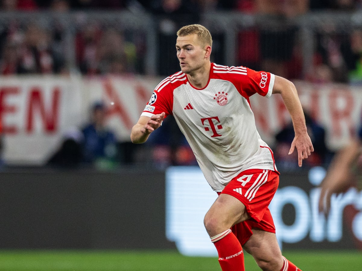 Manchester United open talks with Bayern Munich defender