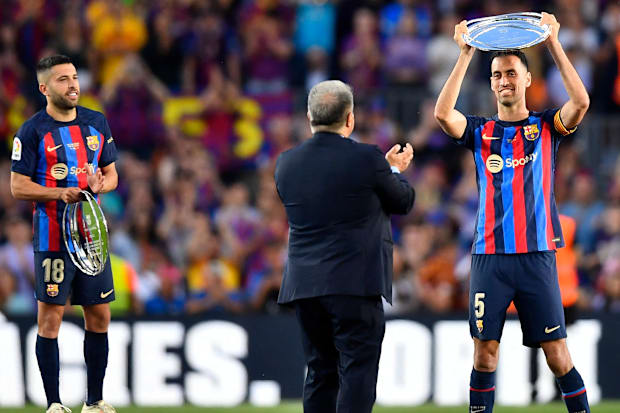 ฮอร์ดี้ อัลบา และ เซร์คิโอ บุสเกตส์ ของบาร์เซโลนา