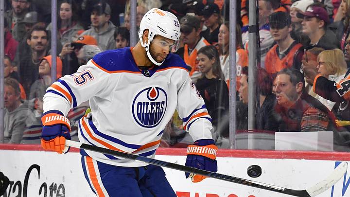 Oct 19, 2023; Philadelphia, Pennsylvania, USA; Edmonton Oilers defenseman Darnell Nurse (25) against the Philadelphia Flyers at Wells Fargo Center. Mandatory Credit: Eric Hartline-Imagn Images