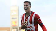 El canterano Jesús 'Tepa' González fue de inicio y acabó con la sequía goleadora de Chivas al marcarle a Santos Laguna.
