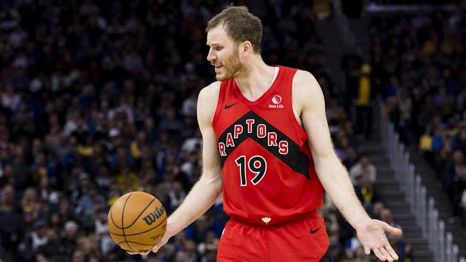 Jakob Poeltl reacts during a game against the Warriors. | John Hefti-Imagn Images