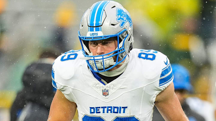 Detroit Lions tight end Brock Wright (89) warms up before the Green Bay Packers game at Lambeau Field in Green Bay, Wis. on Sunday, Nov. 3, 2024.