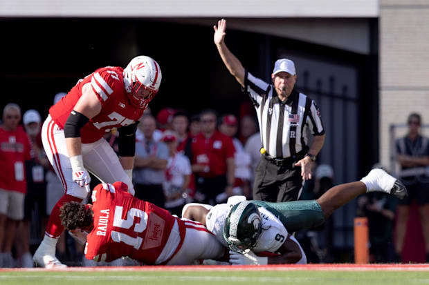 Nebraska Cornhuskers quarterback Dylan Raiola loses his helmet as he is sacked.