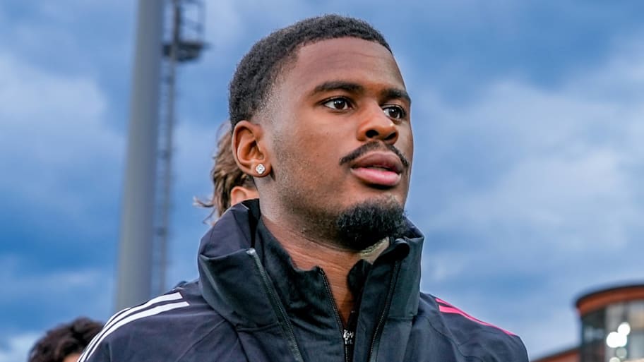 Chelsea Nears £40m Deal for Dutch Defender Hato from Ajax