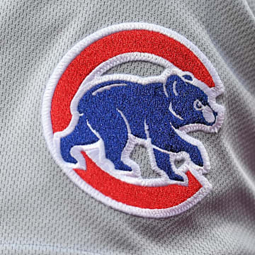 Chicago Cubs logo on the jersey of third base Matt Shaw (6) 