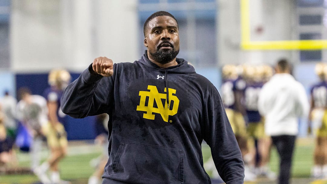 Notre Dame defensive line coach Al Washington during Notre Dame Spring Practice on Wednesday, March 22, 2023, at Irish Athletics Center in South Bend, Indiana. Notre Dame defensive line coach Al Washington during Notre Dame Spring Practice on Wednesday, March 22, 2023, at Irish Athletics Center in South Bend, Indiana.