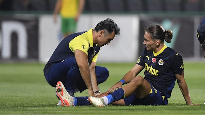 Miguel Crespo tedavi oluyor.