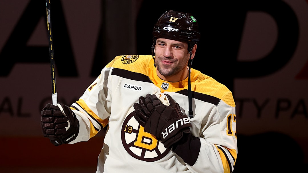 Chicago Blackhawks v Boston Bruins