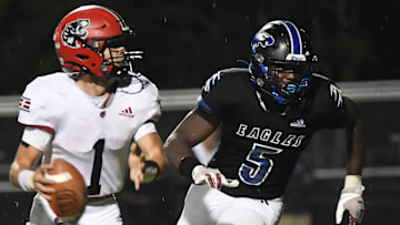 South Carolina football commitment Jaquavious Dodd chasing down the quarterback from his EDGE position
