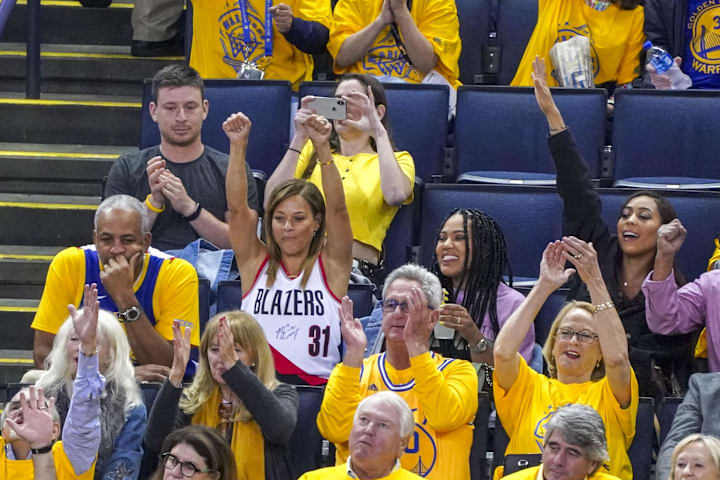 Dell Curry, Sonya Curry, Ayesha Curry, and Sydel Curry watch the Golden State Warriors take on the Portland Trail Blazers.