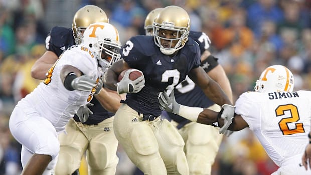 Notre Dame's Darius Walker runs against Tennessee in 200