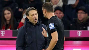 BVB-Trainer Niko Kovac diskutiert mit Schiedsrichter Bastian Dankert