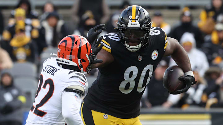 Steelers tight end Darnell Washington revealed his true weight. Steelers tight end Darnell Washington revealed his true weight.