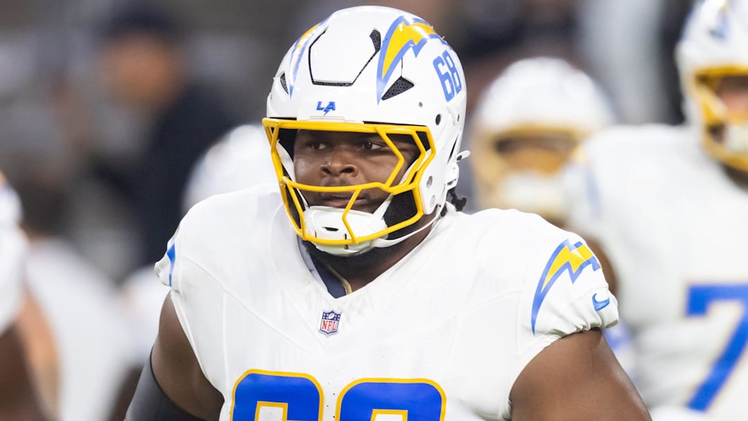 Los Angeles Chargers guard Jamaree Salyer (68) against the Arizona Cardinals at State Farm Stadium in the 2024 season.