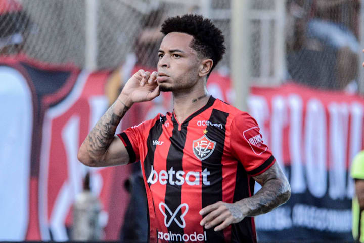 Matheusinho, jogador do Vitória