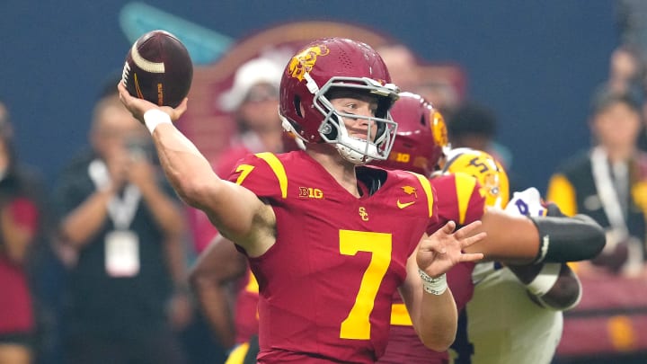 USC quarterback Miller Moss (7) throws a pass against LSU Tigers at Allegiant Stadium.