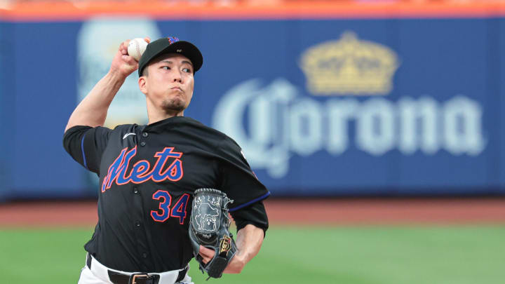 Jul 26, 2024; New York City, New York, USA; New York Mets starting pitcher Kodai Senga (34) delivers a pitch during the second inning against the Atlanta Braves at Citi Field. Mandatory Credit: Vincent Carchietta-USA TODAY Sports