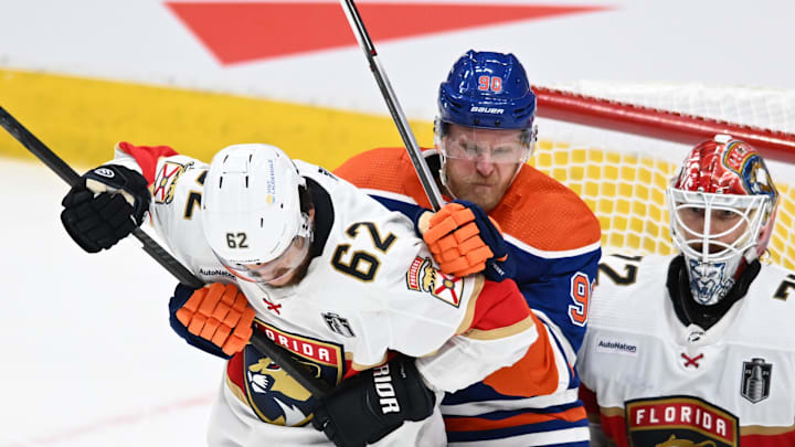 Edmonton Oilers right wing Corey Perry (90)