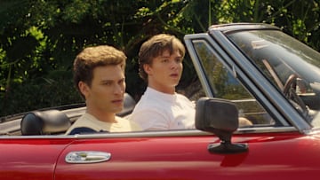 Monsters: The Lyle And Erik Menendez Story. (L to R) Cooper Koch as Erik Menendez, Nicholas Chavez as Lyle Menendez in episode 204 of Monsters: The Lyle And Erik Menendez Story. Cr. Courtesy Of Netflix © 2024