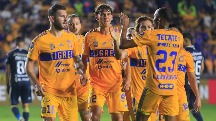 André Pierre Gignac, Igor Lichnovsky, Sebastián Córdova y Luis Quiñones festejan uno de los goles ante Motagua. André Pierre Gignac, Igor Lichnovsky, Sebastián Córdova y Luis Quiñones festejan uno de los goles ante Motagua.
