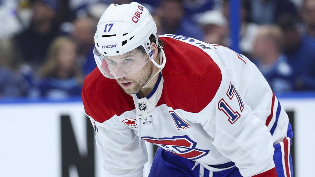 Apr 21, 2026; Tampa, Florida, USA; Montreal Canadiens right wing Josh Anderson (17) looks on against the Tampa Bay Lightning in the third period during game two of the first round of the 2026 Stanley Cup Playoffs at Benchmark International Arena. Mandatory Credit: Nathan Ray Seebeck-Imagn Images