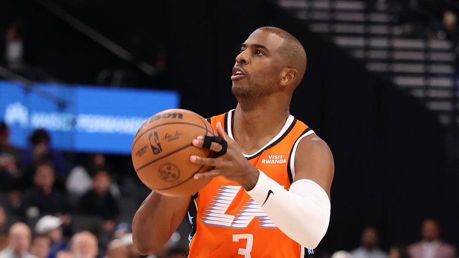 Los Angeles Clippers guard Chris Paul looks to shoot .