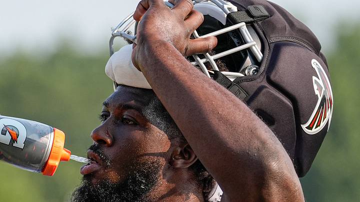 Atlanta Falcons linebacker Jalon Walker