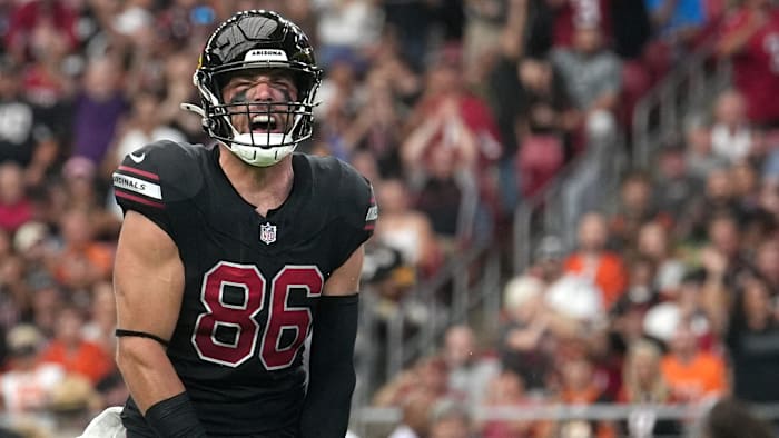 Arizona Cardinals tight end Zach Ertz (86) celebrates his touchdown reception against the Cincinnati Bengals.
