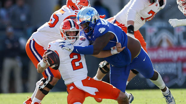 Kentucky Wildcats defensive lineman Deone Walker 