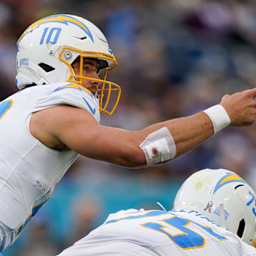 Los Angeles Chargers quarterback Justin Herbert (10) signals to teamates during the third quarter against the Los Angeles Chargers at Nissan Stadium in Nashville, Tenn., Sunday, Nov. 2, 2025.