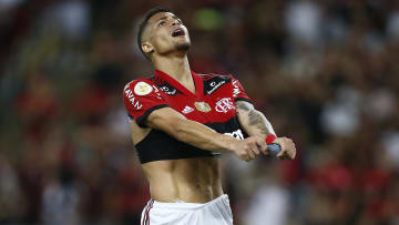 João Gomes mostra potencial para assumir a titularidade no meio-campo do Flamengo 