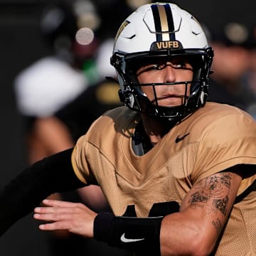Vanderbilt quarterback Blaze Berlowitz (19) passes during practice at FirstBank Stadium Thursday, Aug. 7, 2025, in Nashville, Tenn.