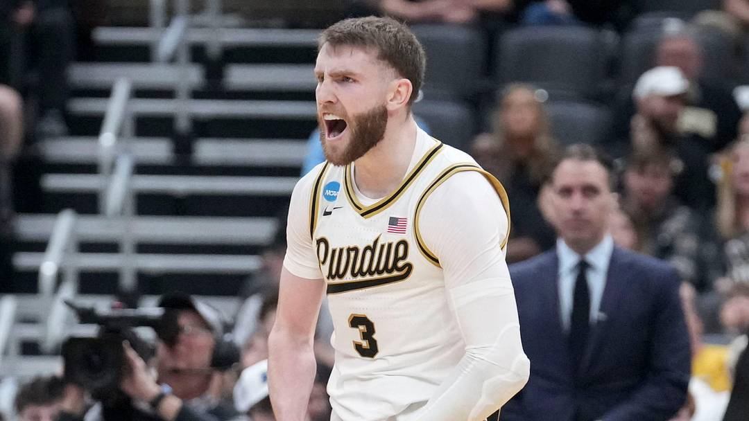 Purdue Boilermakers guard Braden Smith (3) celebrates during a NCAA Tournament first round game against the Queens University of Charlotte Royals on Friday, March 20, 2026, at Enterprise Center in St. Louis.