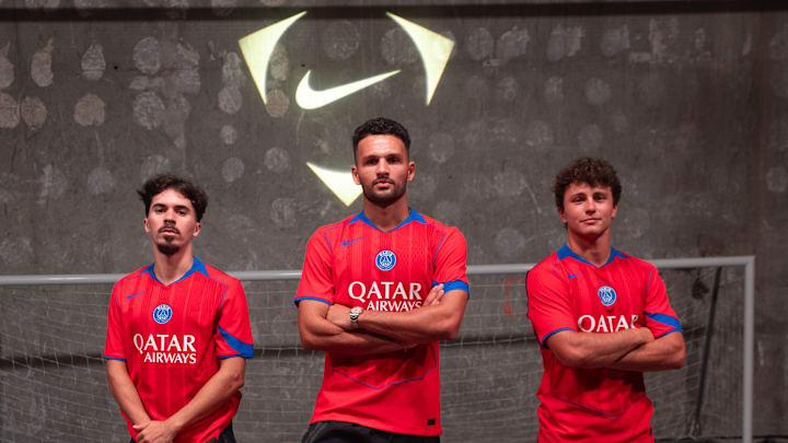 Le PSG a présenté son nouveau maillot third, jeudi, en exclusivité dans un lieu insolite.