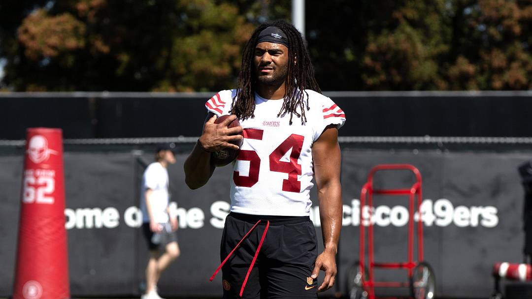 San Francisco 49ers linebacker Fred Warner (54)