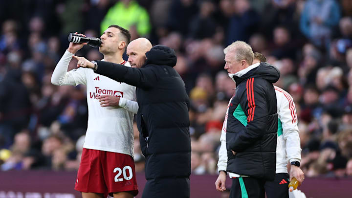 Aston Villa v Manchester United - Premier League