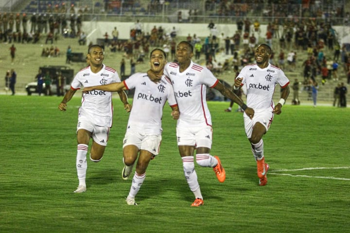 Flamengo segue disputando o Estadual com seu time de garotos