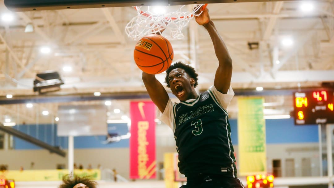 Team Oak Soldier’s AJ Dybantsa (3) dunks the ball against Team Thad during the Nike Elite Youth Basketball League session one on Saturday, April 27, 2024 at the Memphis Sports & Event Center in Memphis, Tenn.