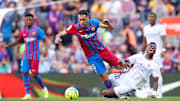 Vinicius Jr et Busquets au duel lors du premier Clasico de la saison.