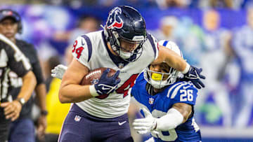 The Atlanta Falcons announced on Friday they had signed former Houston Texans tight end Teagan Quitoriano.
