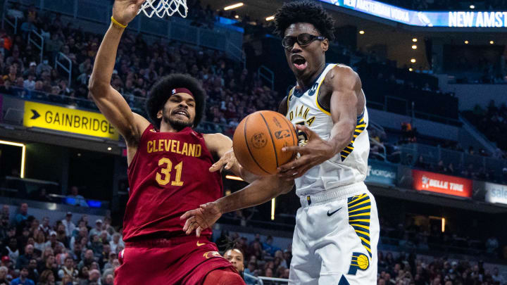 Dec 29, 2022; Indianapolis, Indiana, USA; Indiana Pacers forward Jalen Smith (25) and Cleveland Cavaliers center Jarrett Allen (31) battle for a rebound at Gainbridge Fieldhouse. Mandatory Credit: Trevor Ruszkowski-USA TODAY Sports