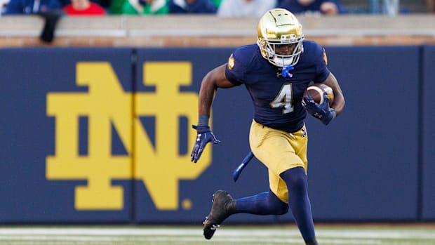 Jeremiyah Love runs the ball for Notre Dam