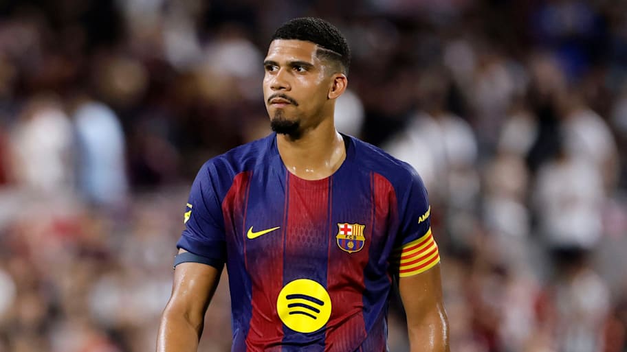 Ronald Araújo is not a part of Hansi Flick’s XI. | IMAGO/AFLOSPORT