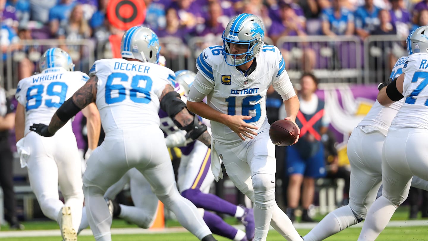 Jared Goff Stays Sharp, Leads Lions Past Previously Undefeated Vikings