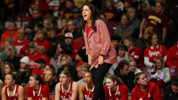 Nebraska Cornhuskers head coach Amy Williams calls a play against the Minnesota Golden Gophers