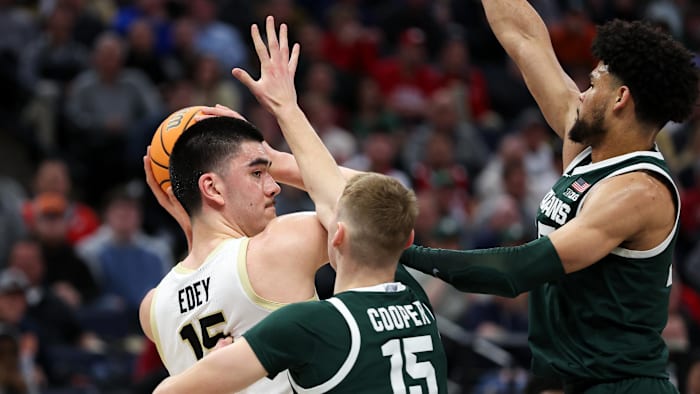 Mar 15, 2024; Minneapolis, MN, USA; Purdue Boilermakers center Zach Edey (15) look to pass as