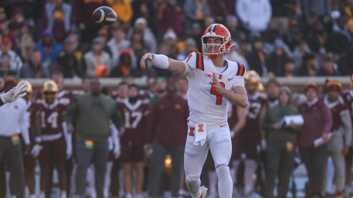 Nov 4, 2023; Minneapolis, Minnesota, USA; Illinois Fighting Illini quarterback Luke Altmyer (9) throws a touchdown pass to wide receiver Isaiah Williams (1) during the first half against the Minnesota Golden Gophers at Huntington Bank Stadium. Mandatory Credit: Matt Krohn-USA TODAY Sports